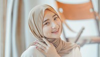 Ansellma Putri dikenal sebagai seleb TikTok. Belum lama ini, Ansellma Putri memutuskan untuk berhijab.  Foto: Instagram Ansellma Putri