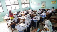 Pemkot Bekasi mengizinkan pelaksanaan PTM secara terbatas dalam pelaksanaan PPKM level 3. Dinas Pendidikan Kota Bekasi menyatakan memprioritaskan PTM bagi siswa jenjang akhir.