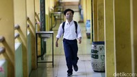 Sekolah tatap muka digelar dengan kapasitas 50 persen.