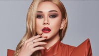 Foto yang disimpan netizen kebetulan memperlihatkan Aura Kasih mengenakan pakaian ketat. Foto: Instagram/@aurakasih