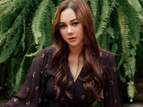 Potret Aura Kasih yang Foto Seksinya Di-save 10 Ribu Netizen