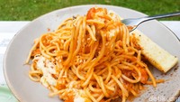 Menu pasta bernama Brulee Pasta Pomodoro menjadi andalan kafe ini. Seporsinya cukup besar dengan racikan yang lezat. Ada sensasi asam dari saus bolognese dan gurih dari keju mozarella yang lumer. Foto: detikFood/Yenny Mustika Sari
