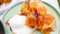 Waffle bisa kamu pilih untuk menemanimu ngopi di Bi Coffee. Waffle Banana Brulee rasanya tak begitu manis, pas dicocol dengan es krim vanila. Foto: detikFood/Yenny Mustika Sari