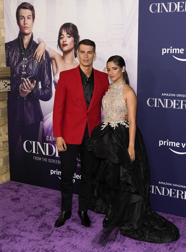 Terlepas dari penampilan yang memukau, Camila Cabello sempat mengalami kejadian yang tak mengenakkan. Berdasarkan video dari Entertainment Today, Camila Cabello mengaku dirinya sempat pingsan sebelum tampil di atas panggung di dalam bioskop. (Foto: Chris Pizzello/Invision/AP/Chris Pizzell)