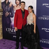 Terlepas dari penampilan yang memukau, Camila Cabello sempat mengalami kejadian yang tak mengenakkan. Berdasarkan video dari Entertainment Today, Camila Cabello mengaku dirinya sempat pingsan sebelum tampil di atas panggung di dalam bioskop. (Foto: Chris Pizzello/Invision/AP/Chris Pizzell)