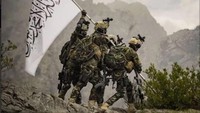 Foto para tentara berseragam militer terbaru yang tampak menenteng perlengkapan militer yang dijarah dari Amerika Serikat (AS) diposting ke media sosial baru-baru ini. Nama Badri 313 diambil merujuk pada pasukan Nabi Muhammad yang berjumlah 313 orang dalam pertempuran Badar melawan Kafir Quraisy yang terjadi pada 13 Maret 624. presswire18.com/dok. Badri 313