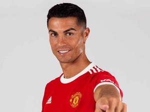 Cristiano Ronaldo Datang, Ban Kapten MU Pindah Tangan?