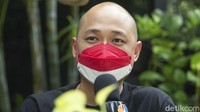 Co-Founder Holywings, Ivan Tanjaya mengatakan Holywings tetap memberikan gaji kepada karyawan, Sebagai pelaku usaha selama PPKM ini supercovering terhadap karyawan meski pendapatan tempat nongkrong tersebut anjlok drastis.  