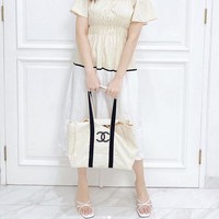 Tampil dengan dress casual. Dhena menjinjing tas Chanel. Foto: dok. Instagram/@dhenafrizzy