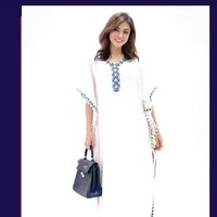 Di momen Ramadhan Mei 2021, Dhena mengenakan kaftan dan menggunakan tas Hermes. Foto: dok. Instagram/@dhenafrizzy