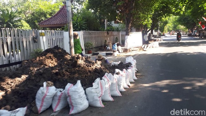 Di sejumlah ruas jalan di Bojonegoro lagi ada proyek pemasangan pipa jaringan gas (jargas). Para pengguna jalan diharapkan lebih waspada dan berhati-hati.