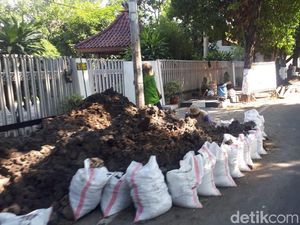 Pengguna Jalan di Bojonegoro Keluhkan Galian Pemasangan Pipa Gas