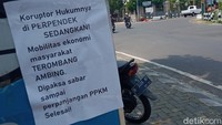 Selain menyebut eks mensos, selebaran tersebut bernada satire terkait PPKM.
