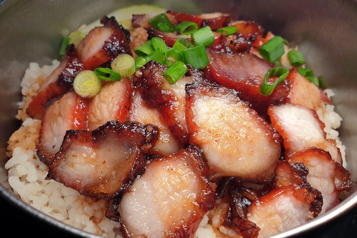 Istilah nama makanan yang diolah dari daging babi. Seperti lapchiong, samcan, hingga lard.