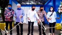 Layanan tes di Intibios Lab dapat dilakukan konsumen secara walk in (konsumen datang ke gedung laboratorium) maupun drive thru (konsumen tetap berada di kendaraan roda empatnya). Unit-unit yang diresmikan hari ini ada di Cilegon, Banyuwangi, Bogor, drive thru (DT) Cibubur, DT Depok, DT Asia Afrika (Bandung), DT Solo Baru, dan DT Sam Poo Kong (Semarang). 