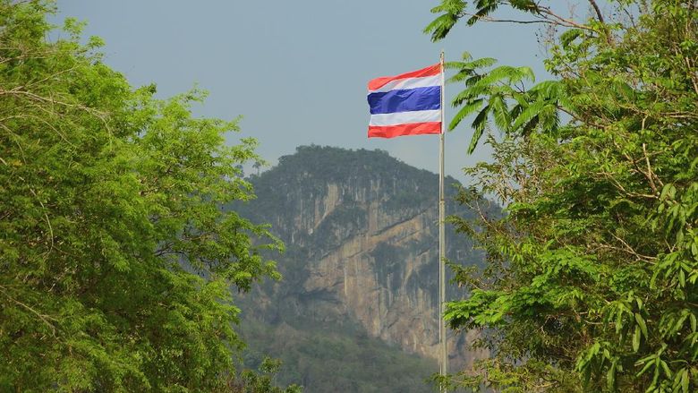 Kaeng Krachan National Park Thailand Just a shot of another flag, this one from Thailand at the Kaeng Krachan National Park.