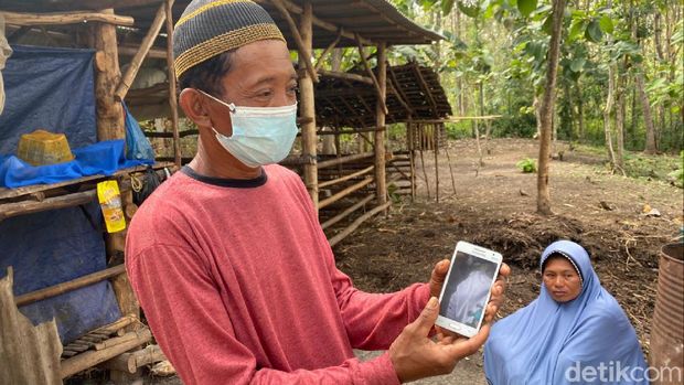 keluarga tinggal di kandang