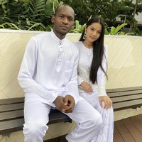 Hubungan Nur Afilah Amir Rusdi dan Adama Mohamed Camara menjadi atensi di media sosial pada 2019. Kisah cintanya terjadi ketika ia bertemu dengan pria yang kini menjadi suaminya saat menangis di Pavilion mal di Kuala Lumpur pada Desember 2018. Menurut mStar, wanita yang akrab disapa Fila ini tengah duduk di sebuah kafe dan merasa kesal dengan temannya. Foto: Dok.Instagram @filaamir.