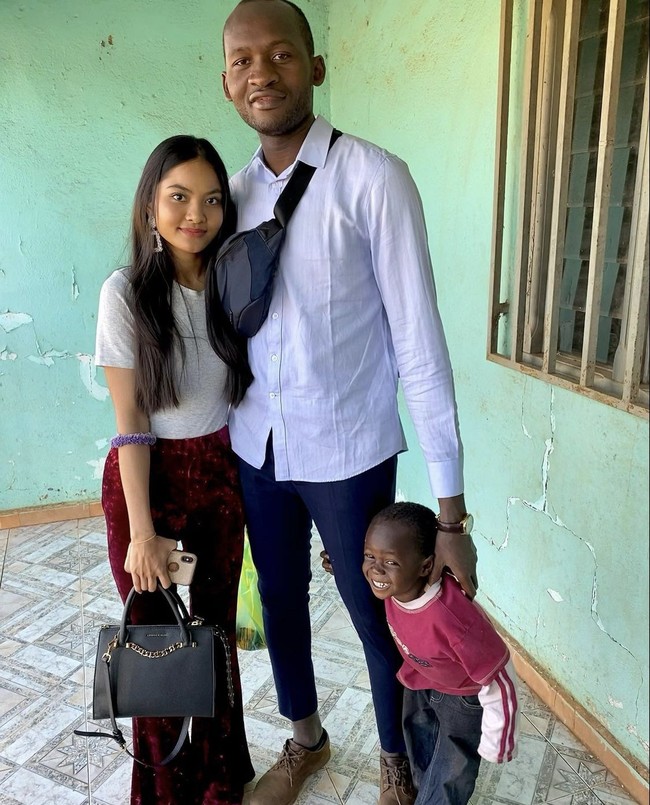 Kami ingin membeli rumah, karena kami masih menyewa rumah semenjak dua tahun menikah. Jadi tibalah saatnya untuk kami membeli rumah, kata Adama. Belum dikaruniai momongan, Filah dan Adama kerap bermain dan dekat dengan keponakan mereka yang masih kecil. Filah pun menuturkan jika ia senang menjadi bagian dari keluarga besar Adama. Foto: Dok.Instagram @filaamir.