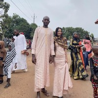 Pasangan ini mengikat janji suci pernikahan pada Jumat (26/4/2019) di hadapan teman dan keluarga mereka. Fila membuat kaget karena mau menikah dengan Adama padahal baru mengenal pria Afrika itu dua bulan. Meskipun Fila telah menerima beberapa komentar negatif tentang pernikahannya karena perbedaan ras dan budaya, dia tidak keberatan karena siapa pun yang dekat dengan Adama akan tahu bahwa suaminya adalah orang baik dari keluarga yang baik. Foto: Dok.Instagram @filaamir.