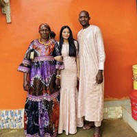 Usai menikah dan tinggal di Malaysia, Nur Afilah Amir Rusdi dan Adama memutuskan untuk ke kampung halaman Adama di Guinea pada (29/6/2021). Filah pun mengabadikan berbagai kegiatannya di Gunea bersama keluarga sang suami. Mulai dari merayakan Idul Adha bersama, liburan dan juga tradisi yang ada di Guinea. Foto: Dok.Instagram @filaamir.