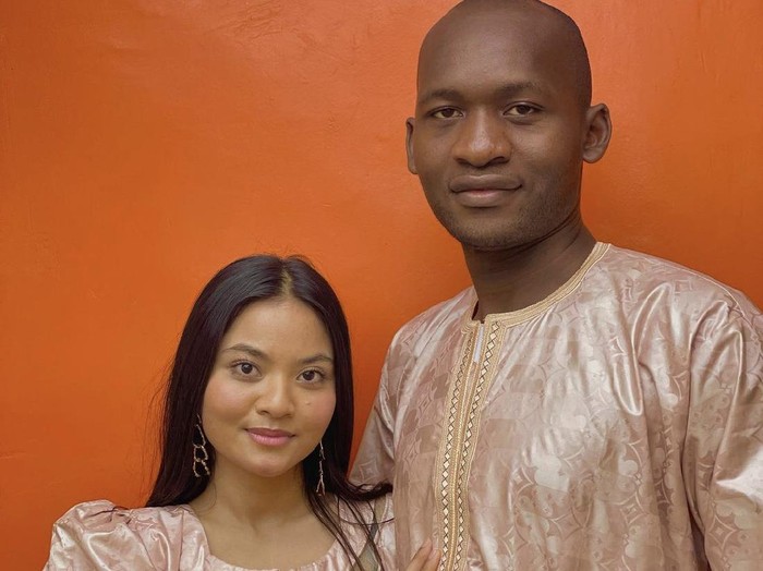 Kisah cinta Nur Afilah Amir dan Adana Mohamed Camara viral di media sosial Kisah cinta Nur Afilah Amir dan Adana Mohamed Camara viral di media sosial.