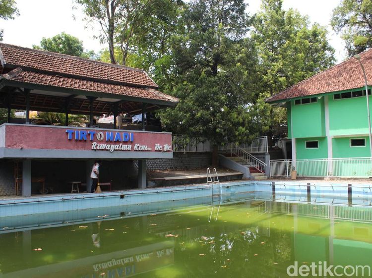 Pemandian Air Panas Tirtonadi yang Tak Terawat, Airnya Sampai Hijau
