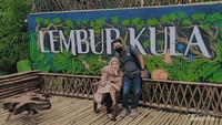 Banyak spot foto.