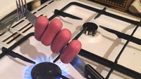 Siapa yang butuh alat masak mahal dan berkualitas? Orang ini tidak butuh. Foto: Dok. Brightside