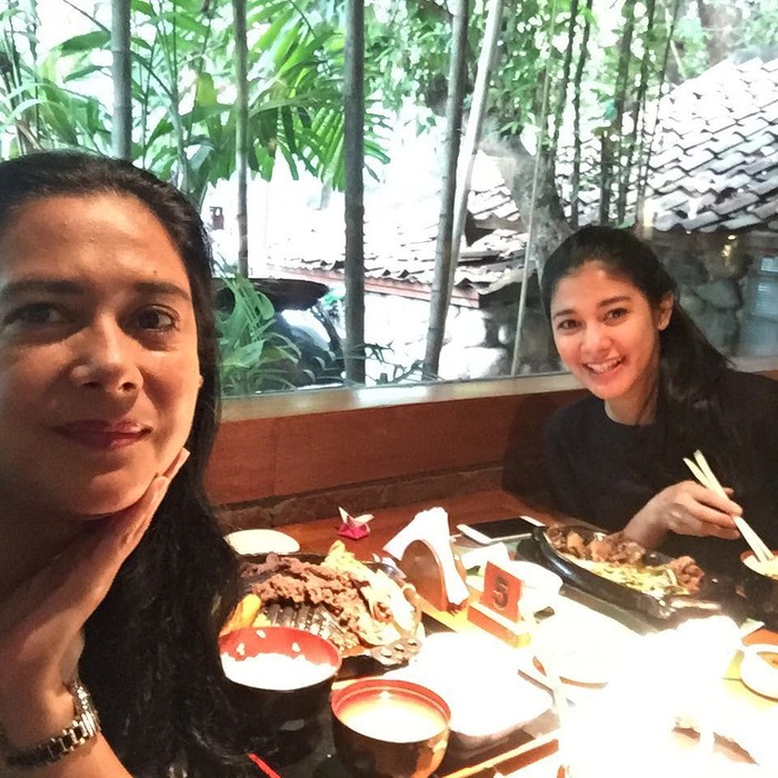 Kompaknya Lydia Kandou saat Masak Bersama Naysila Mirdad