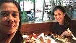 Kompaknya Lydia Kandou saat Masak Bersama Naysila Mirdad