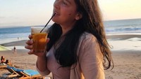 Nama Lydia Kandou ikut terseret dalam kasus rumah tangga Kenang Mirdad dan Tyna Kanna. Tyna Kanna diduga kepergok selingkuh dengan pria lain. Foto: Instagram @lydiakandou_