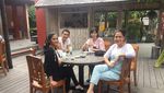Kompaknya Lydia Kandou saat Masak Bersama Naysila Mirdad