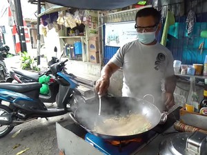 Keren! 5 Mantan Chef Ini Jualan Chinese Food di Gerobak hingga Halaman Rumah