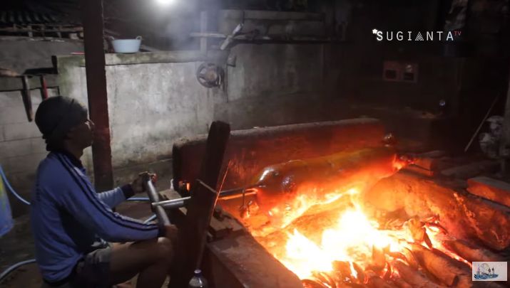 Mantan PNS Ini Sukses Jualan Babi Guling hingga Punya 2 Cabang