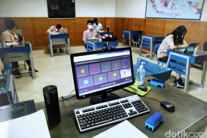 Sejumlah siswa mengikuti mata pelajaran saat uji coba pembelajaran tatap muka di Jubilee School,  Sunter Agung, Jakarta Utara, Rabu (1/9/2021).