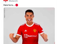 Ronaldo Resmi Berseragam MU Hebohkan Netizen