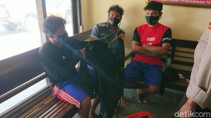 Kecelakaan laut yang menimpa kapal nelayan di perairan selatan Tulungagung menyisakan duka dan trauma. Terutama bagi tiga nelayan yang selamat.