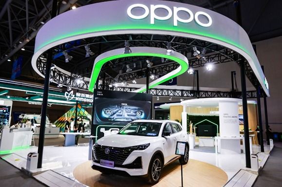 OPPO Pamer Charger Magnetik MagVOOC hingga Kunci Mobil Digital