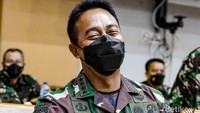 KSAD Jenderal Andika Perkasa juga hadir dalam rapat yang digelar tertutup tersebut.
