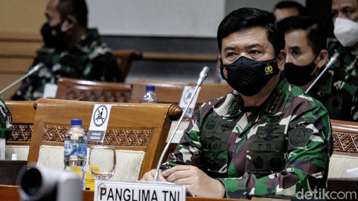 Panglima TNI, KSAD hingga Wamenhan ke DPR Komisi I DPR menggelar rapat bersama Wakil Menteri Pertahanan (Wamenhan) Muhammad Herindra dan Panglima TNI Marsekal Hadi Tjahjanto. KSAD Jenderal Andika Perkasa juga hadir dalam rapat tertutup tersebut.