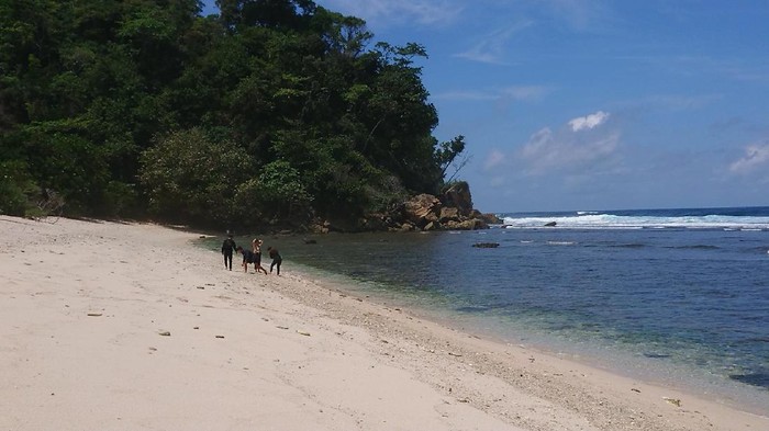 Pantai Ngalur