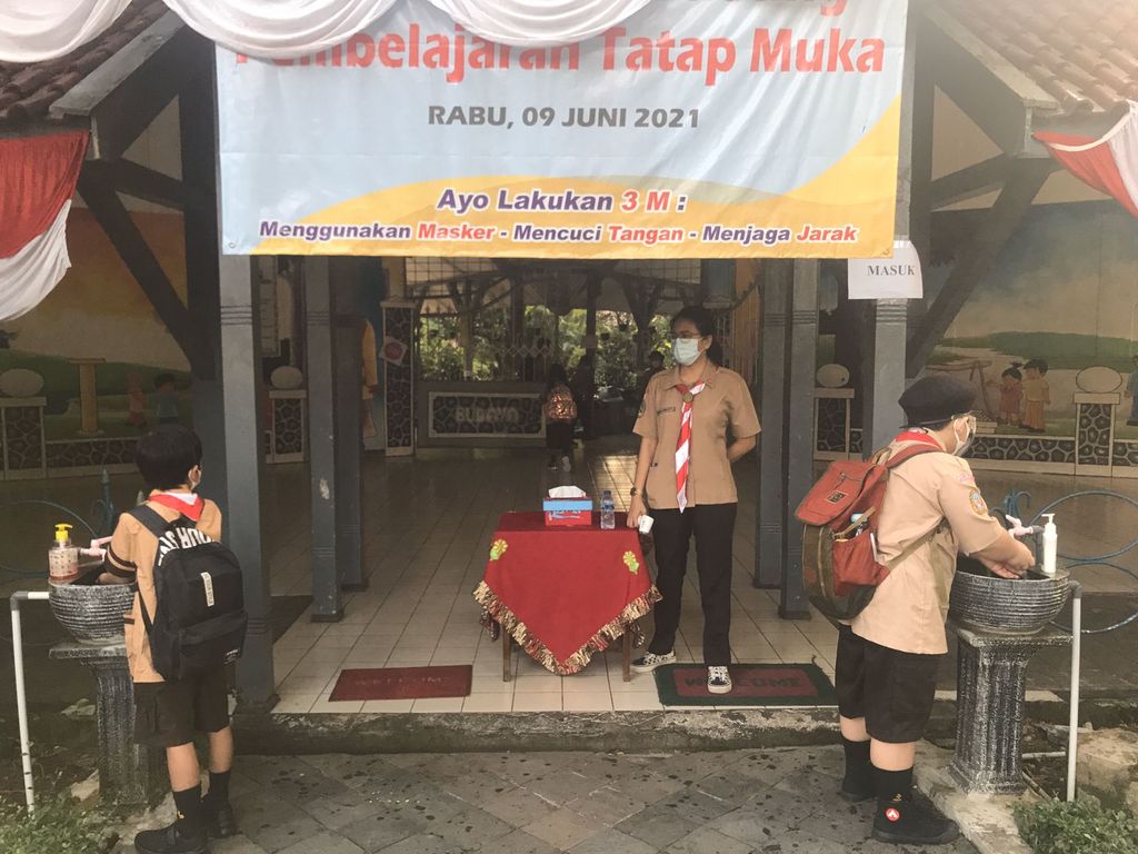 Pembelajaran tatap muka di SDN 01 Manggarai Jaksel (Foto: Faiz/detikcom)