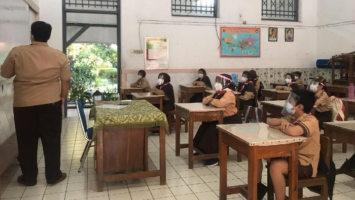 Pembelajaran tatap muka di SDN 01 Manggarai Jaksel (Foto: Faiz/detikcom)