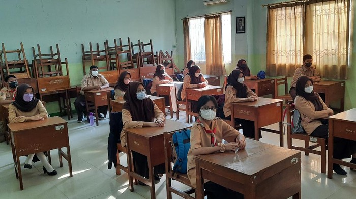 Pembelajaran Tatap Muka di SMKN 32 Jakarta,