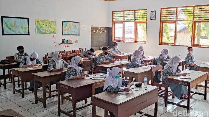 Pembelajaran tatap muka SMA dan SMK di Pandeglang dimulai