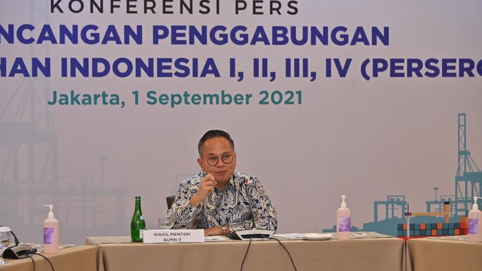 Wakil Menteri BUMN II, Kartika Wirjoatmodjo, mengikuti Press Conference Rancangan Penggabungan PT Pelabuhan Indonesia I, II, III, dan IV (Persero), di Jakarta, Rabu (1/9/2021).