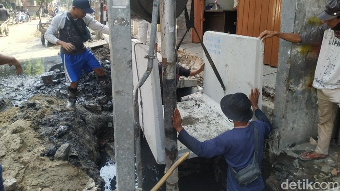 Pengerjaan proyek got di Jl Pademangan III, Jakarta Utara, 1 September 2021. (Athika Rahma/detikcom)