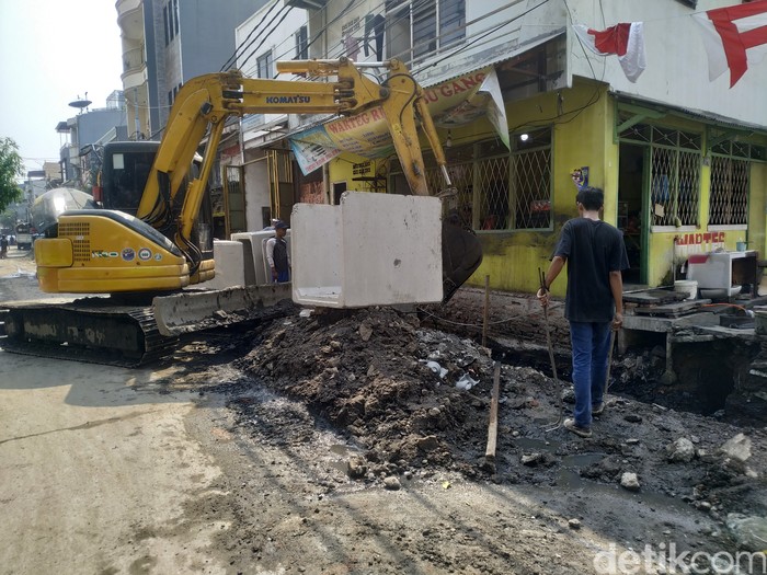 Pengerjaan proyek got di Jl Pademangan III, Jakarta Utara, 1 September 2021. (Athika Rahma/detikcom)