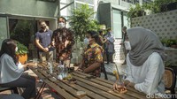 Wakil Menteri Perdagangan Jerry Sambuaga meminta para pengusaha memberikan diskon untuk masyarakat yang makan di tempat dengan syarat sudah divaksinasi.  
